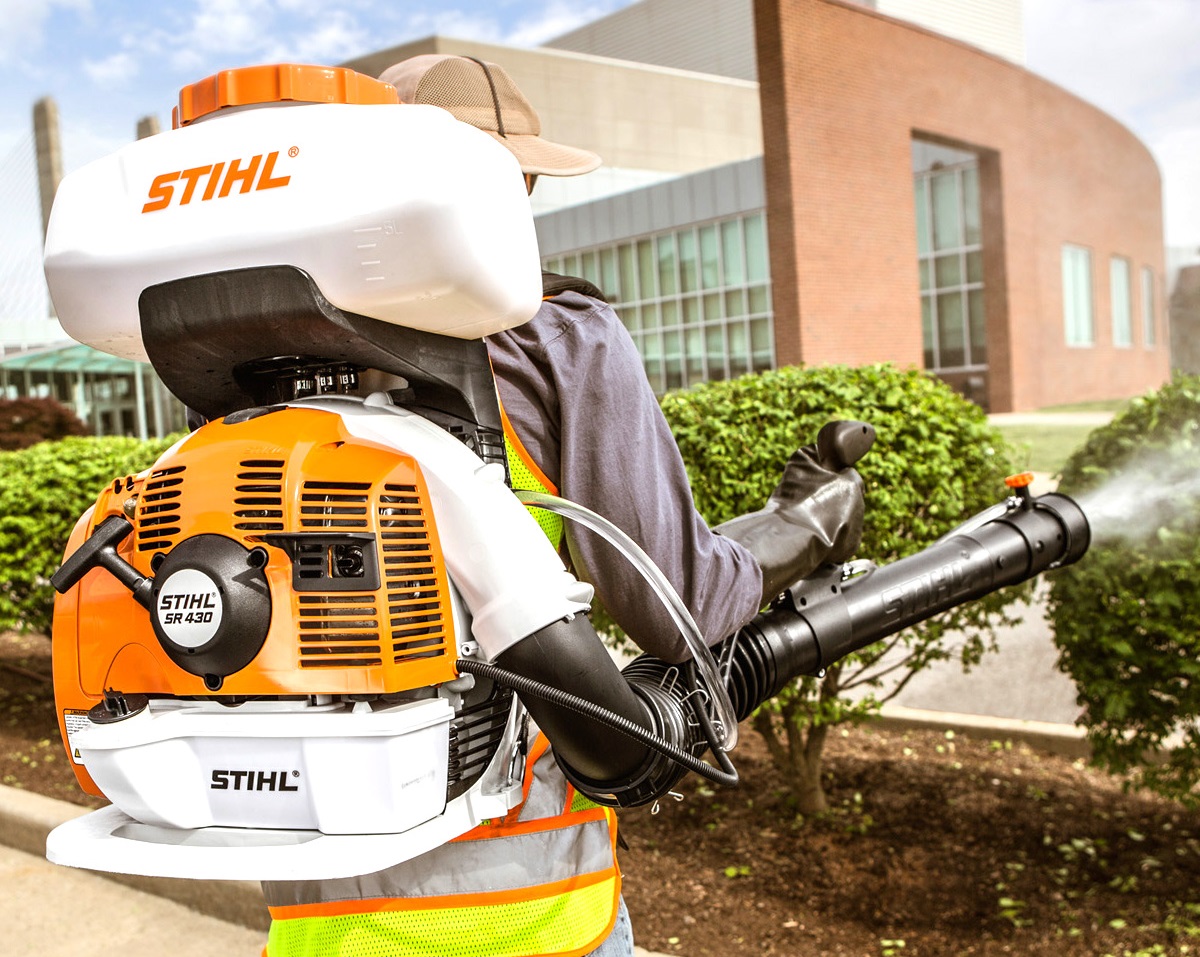 Sử dụng Stihl Sr430 phun thuốc diệt muỗi cho xung quanh trường học, nhà ở
